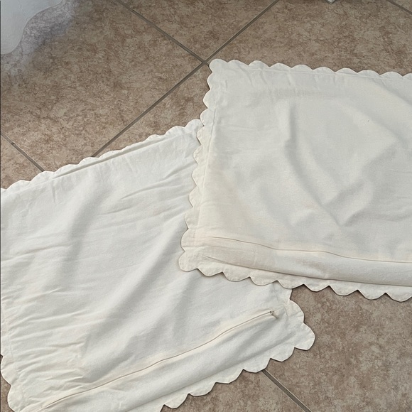 Zara Home Scalloped Pillow Covers - Picture 3 of 8